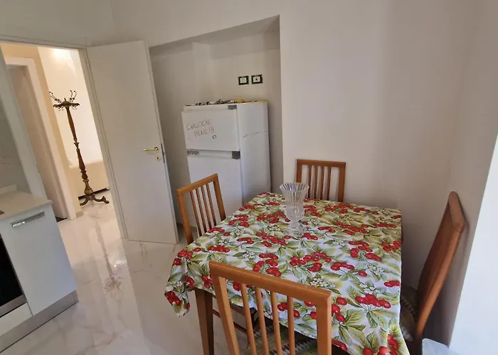 Semesterbostad Emguesthouse *